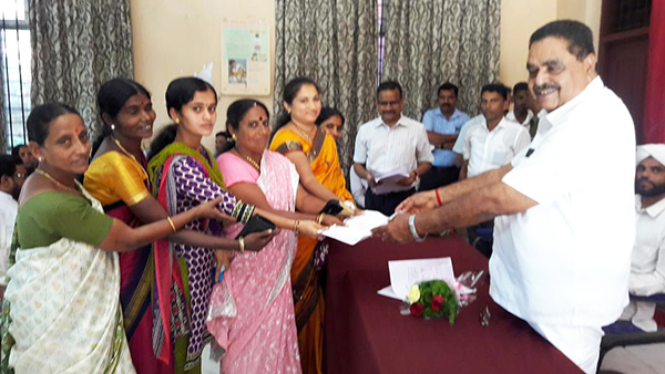 ಬಂಟ್ವಾಳ: ಫಲಾನುಭವಿಗಳಿಗೆ ಚೆಕ್ ವಿತರಣೆ